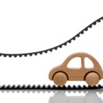 la courroie de distribution avec une voiture à jouets